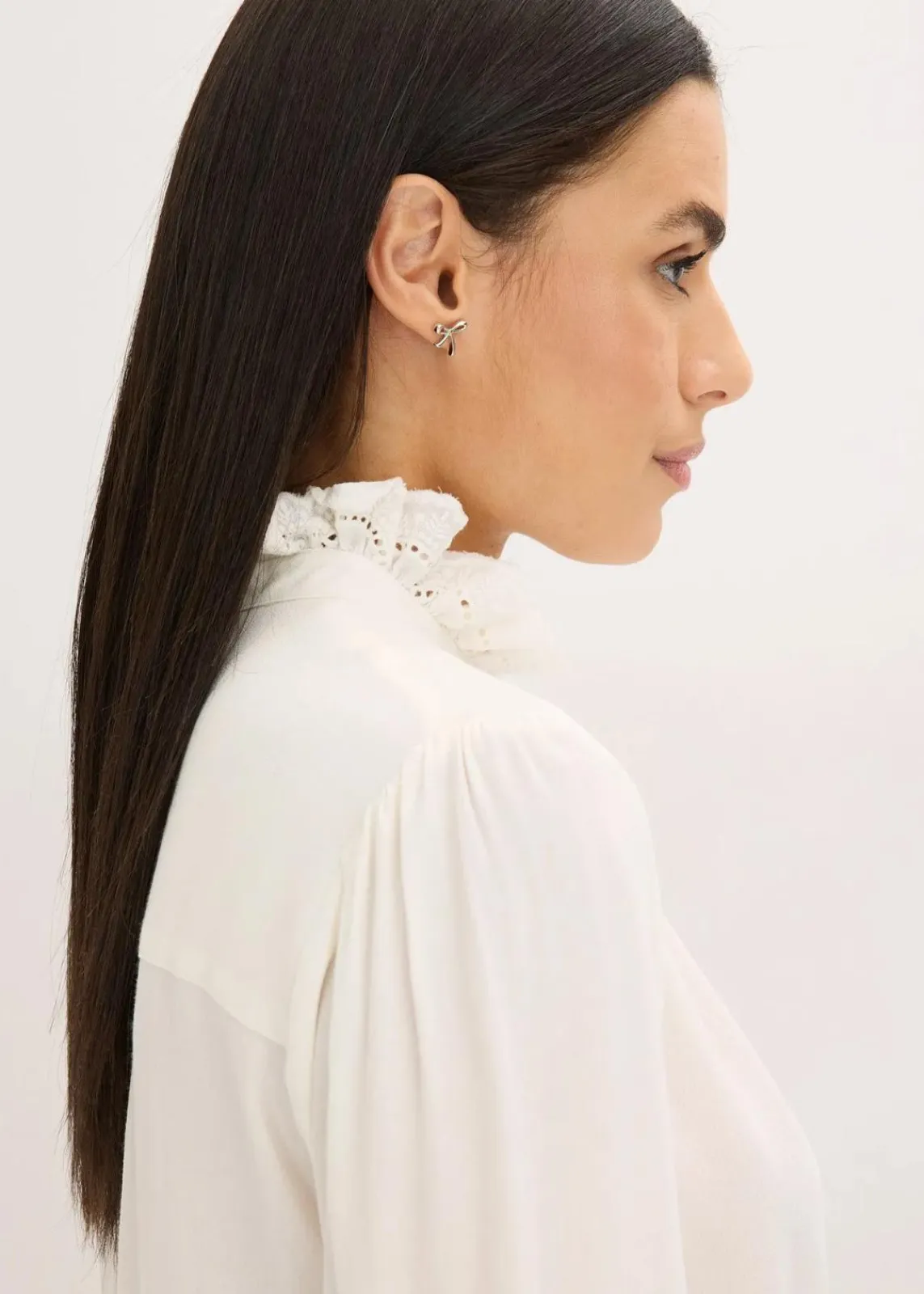bonprix Bekleidung·Jacken & Mäntel|Blusen & Tuniken^Bluse aus luftigem Crêpe wollweiß