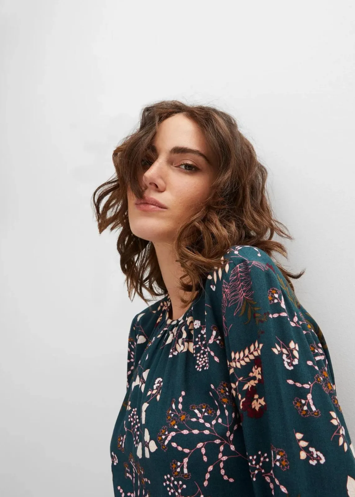 bonprix Bekleidung·Jacken & Mäntel|Nachhaltigere Materialien^Bluse aus nachhaltiger Viskose tiefgrün geblümt