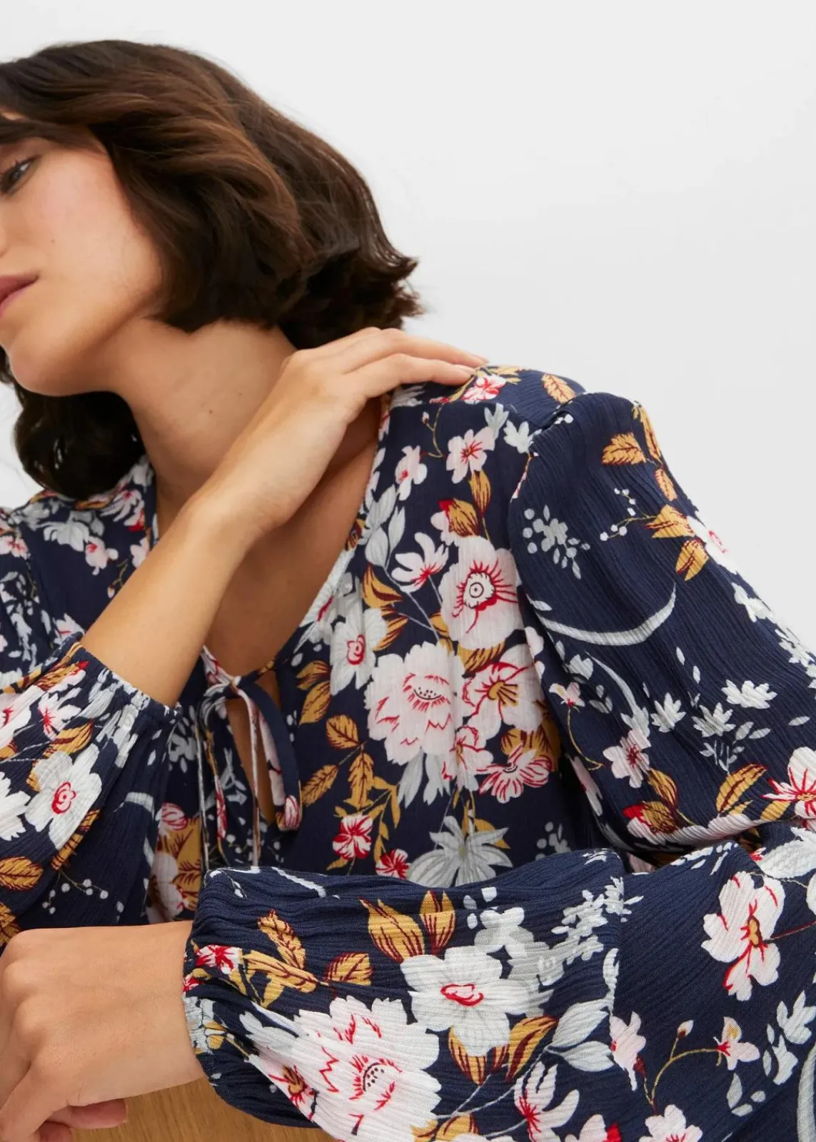bonprix Bekleidung·Jacken & Mäntel|Nachhaltigere Materialien^Bluse aus reiner Viskose dunkelblau floral