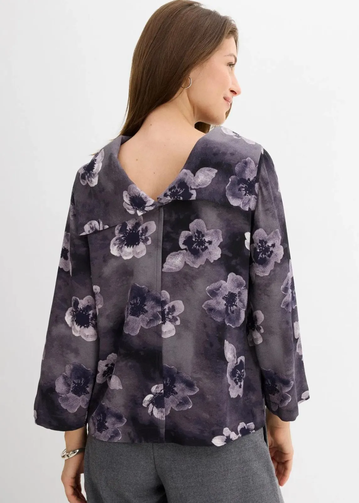bonprix Bekleidung·Jacken & Mäntel|Blusen & Tuniken^Bluse aus strukturiertem Crêpe dunkelgrau floral