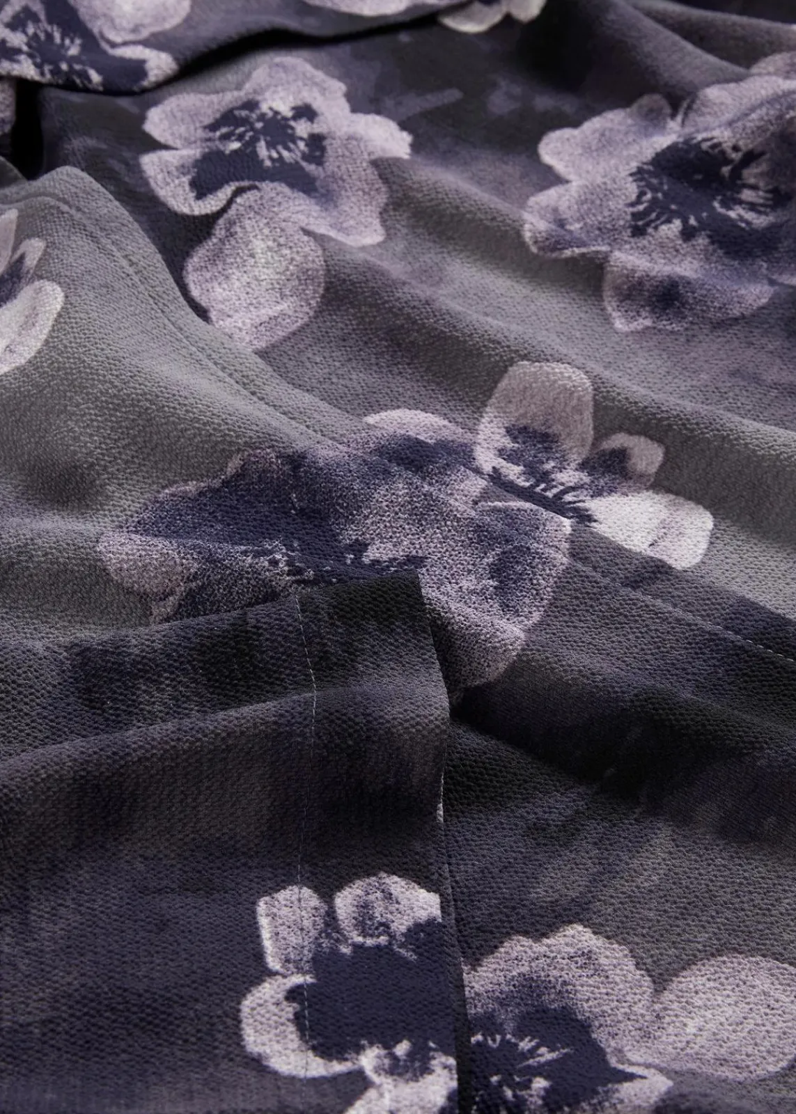 bonprix Bekleidung·Jacken & Mäntel|Blusen & Tuniken^Bluse aus strukturiertem Crêpe dunkelgrau floral