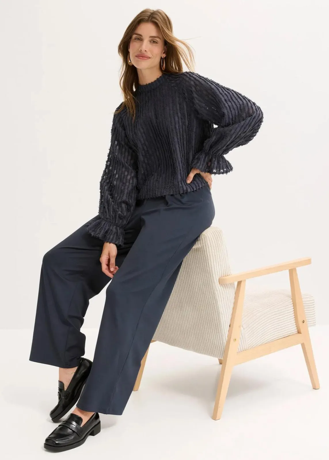 bonprix Bekleidung·Jacken & Mäntel|Blusen & Tuniken^Bluse aus strukturiertem Material nachtblau