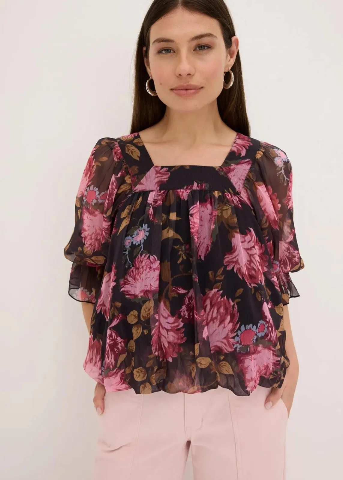 bonprix Blusen & Tuniken|Bekleidung·Jacken & Mäntel^Bluse mit Ballonsaum schwarz geblümt