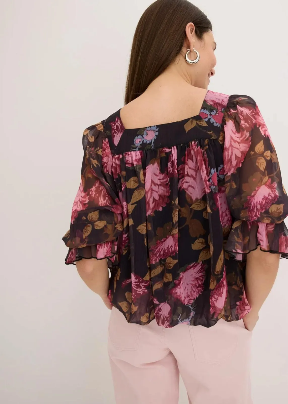 bonprix Blusen & Tuniken|Bekleidung·Jacken & Mäntel^Bluse mit Ballonsaum schwarz geblümt