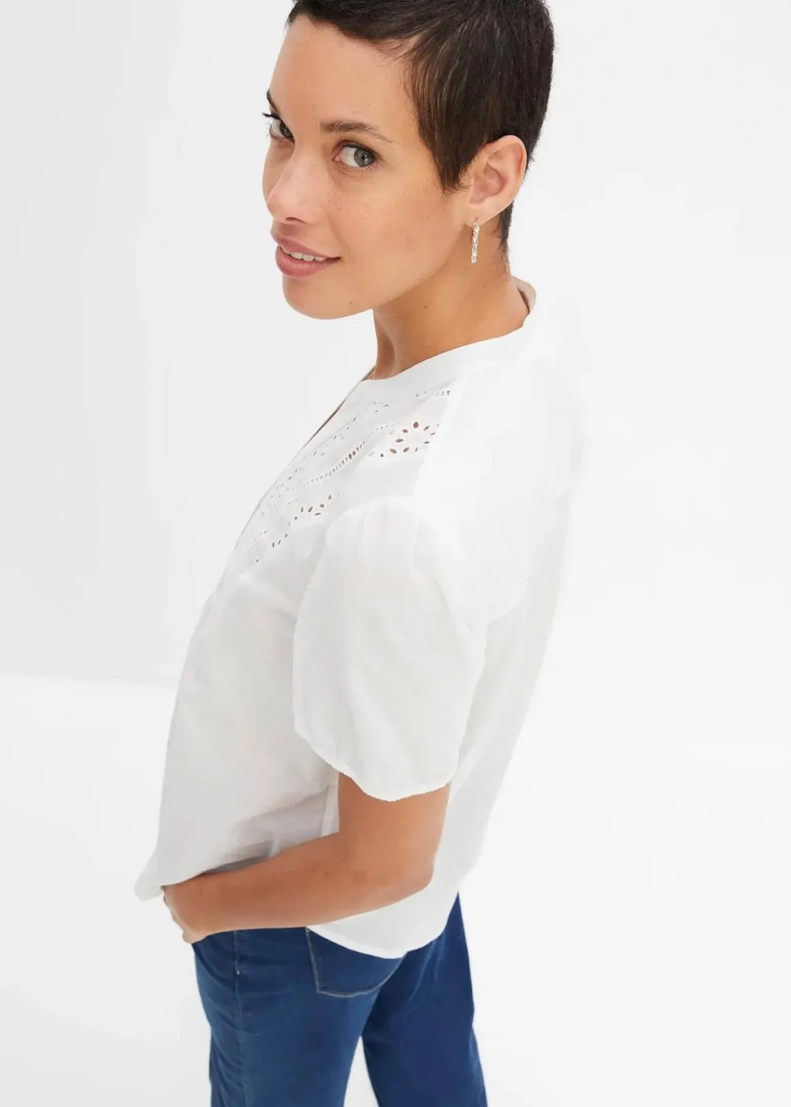 bonprix Blusen & Tuniken^Bluse mit Lochstickerei weiß