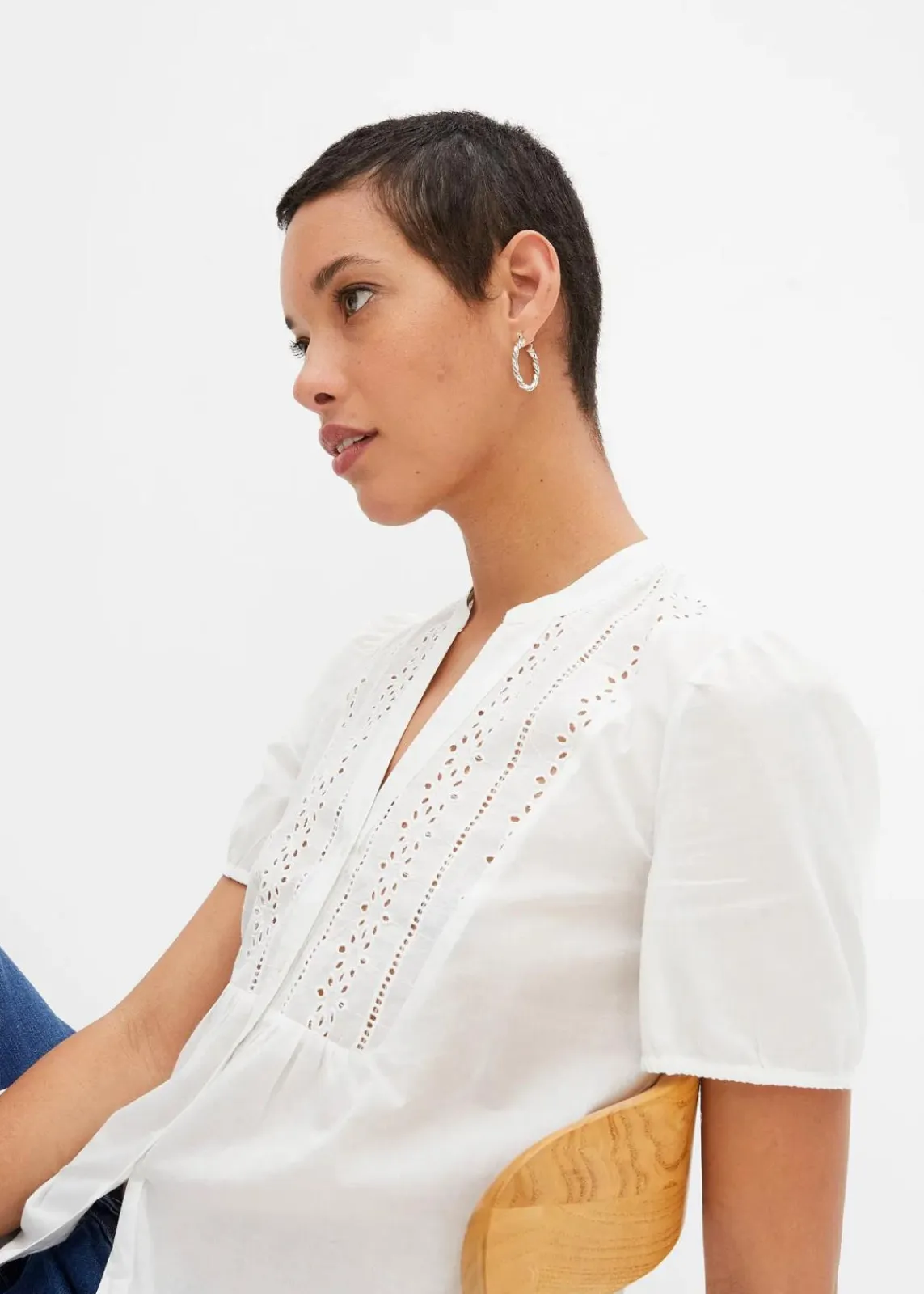 bonprix Blusen & Tuniken^Bluse mit Lochstickerei weiß