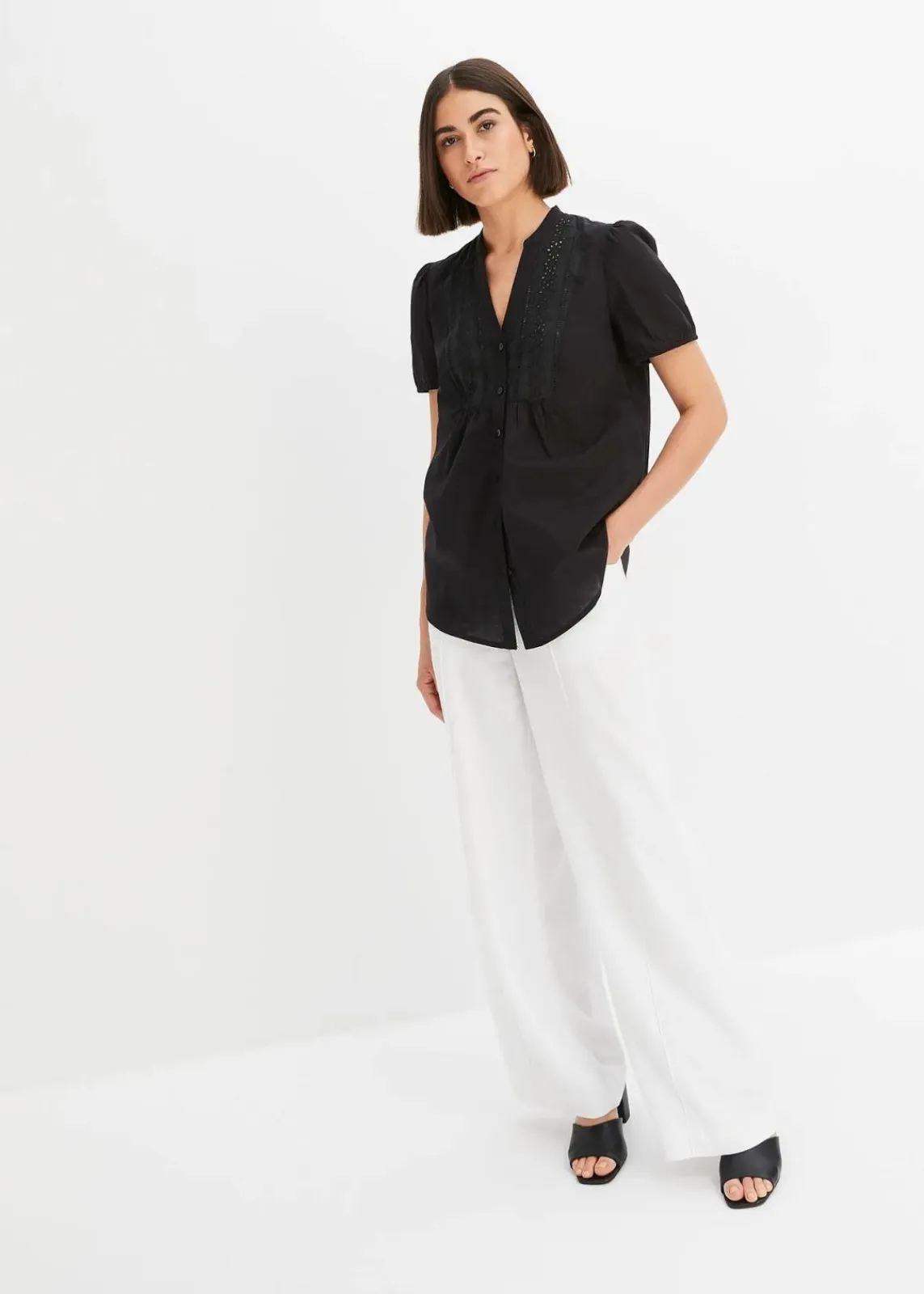 bonprix Blusen & Tuniken^Bluse mit Lochstickerei schwarz