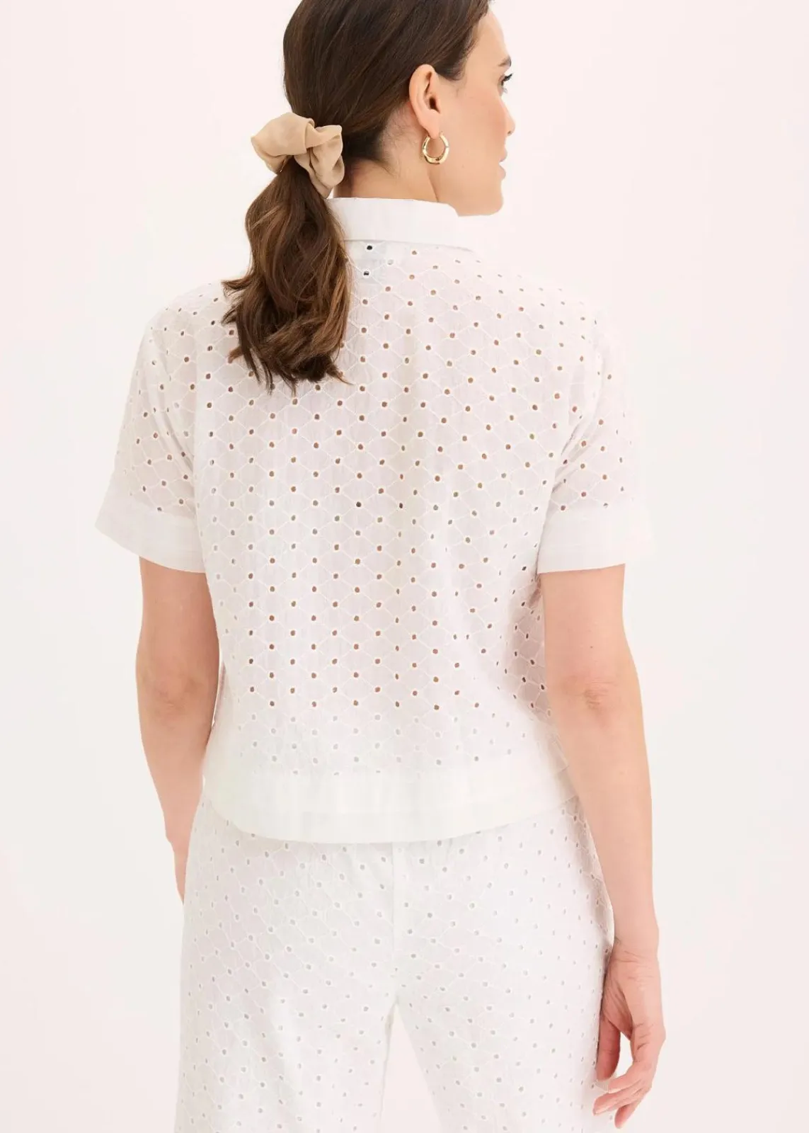 bonprix Bekleidung·Jacken & Mäntel|Blusen & Tuniken^Bluse mit Lochstickerei wollweiß