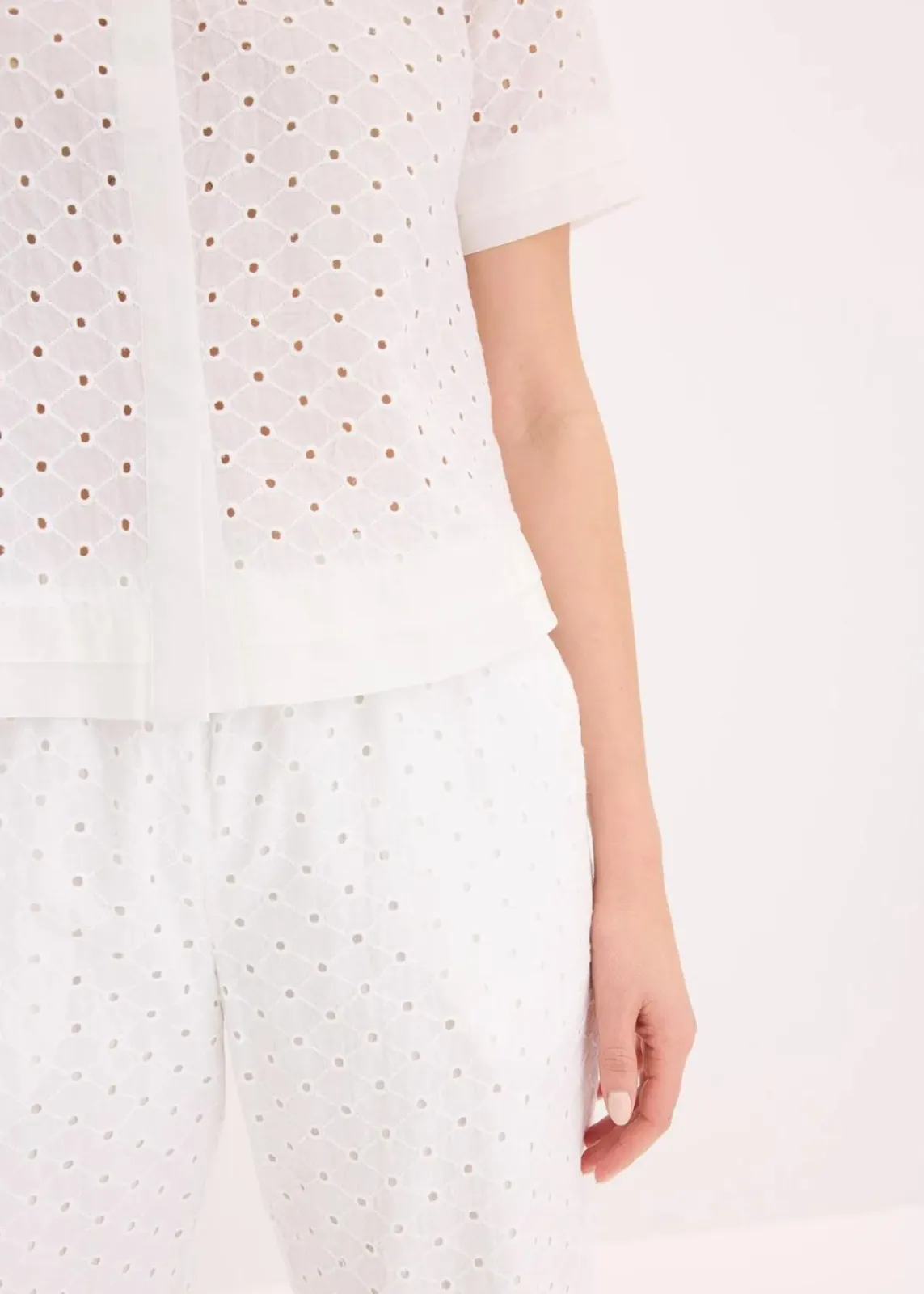 bonprix Bekleidung·Jacken & Mäntel|Blusen & Tuniken^Bluse mit Lochstickerei wollweiß