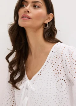 bonprix Blusen & Tuniken|Bekleidung·Jacken & Mäntel^Bluse mit Lochstickerei und Puffärmeln weiß