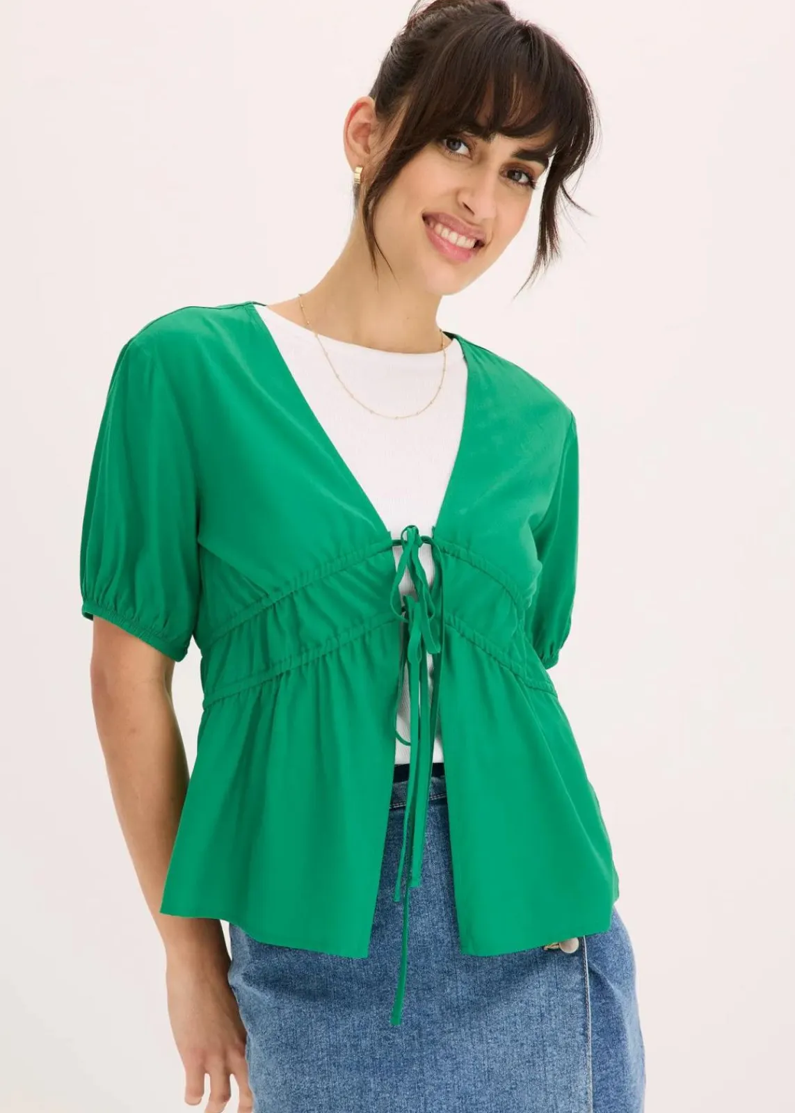 bonprix Blusen & Tuniken|Bekleidung·Jacken & Mäntel^Bluse mit Schleifen edelsteingrün