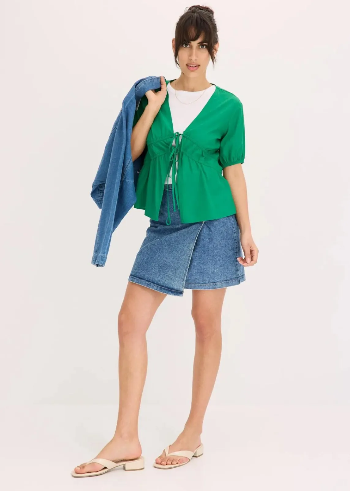 bonprix Blusen & Tuniken|Bekleidung·Jacken & Mäntel^Bluse mit Schleifen edelsteingrün
