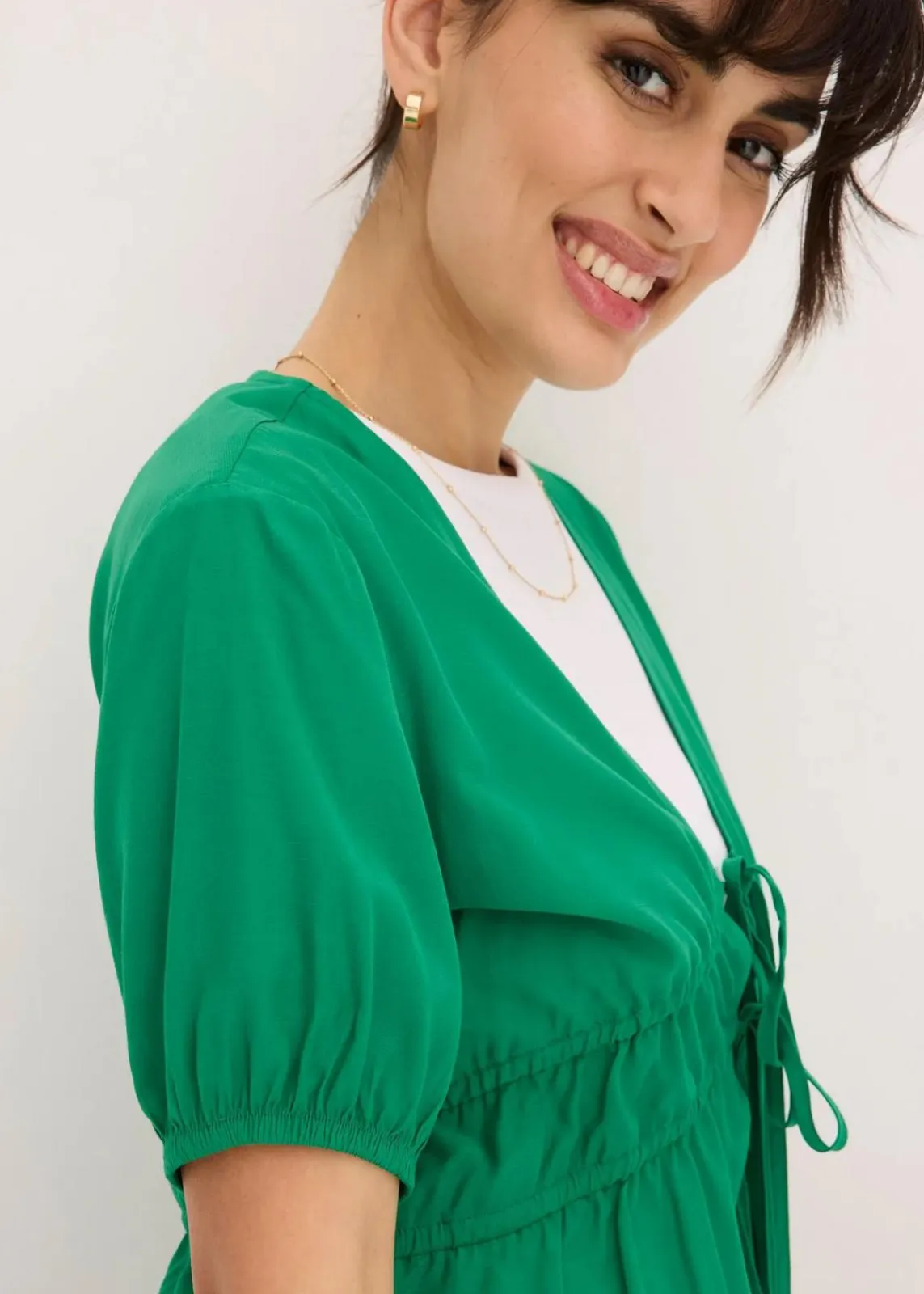 bonprix Blusen & Tuniken|Bekleidung·Jacken & Mäntel^Bluse mit Schleifen edelsteingrün