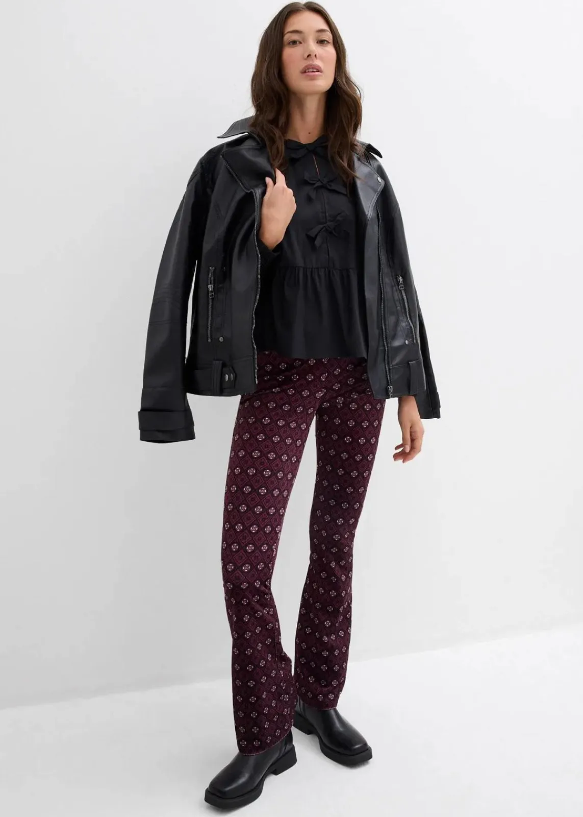 bonprix Bekleidung·Jacken & Mäntel|Blusen & Tuniken^Bluse mit Schleifendetails schwarz