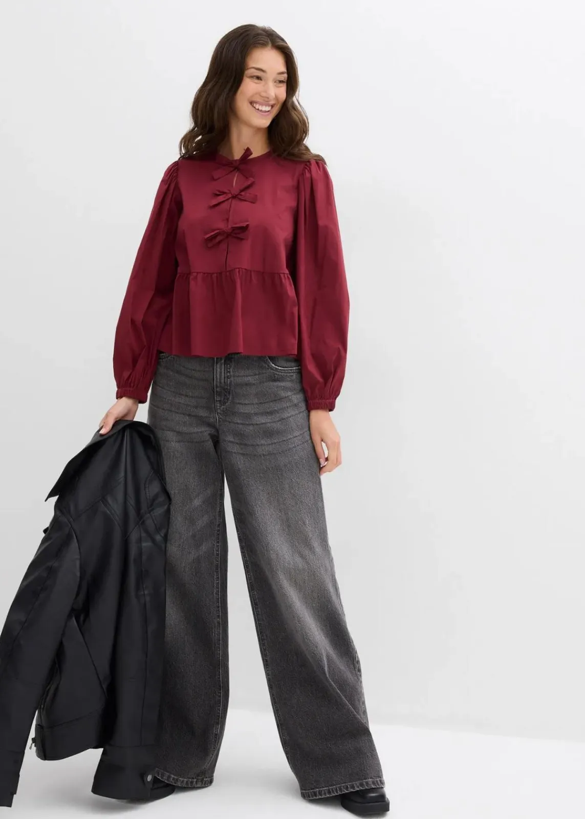 bonprix Blusen & Tuniken|Bekleidung·Jacken & Mäntel^Bluse mit Schleifendetails rubinrot