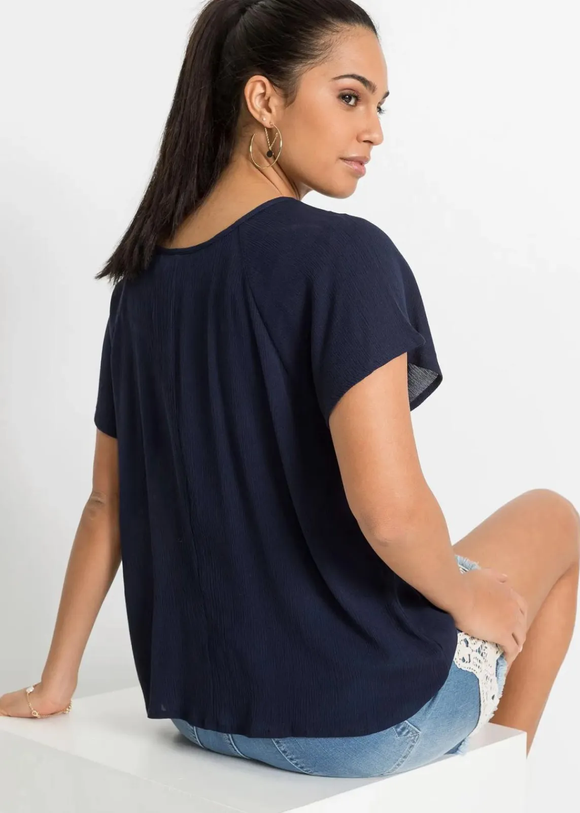 bonprix Nachhaltigere Materialien|Blusen & Tuniken^Bluse mit Spitze dunkelblau