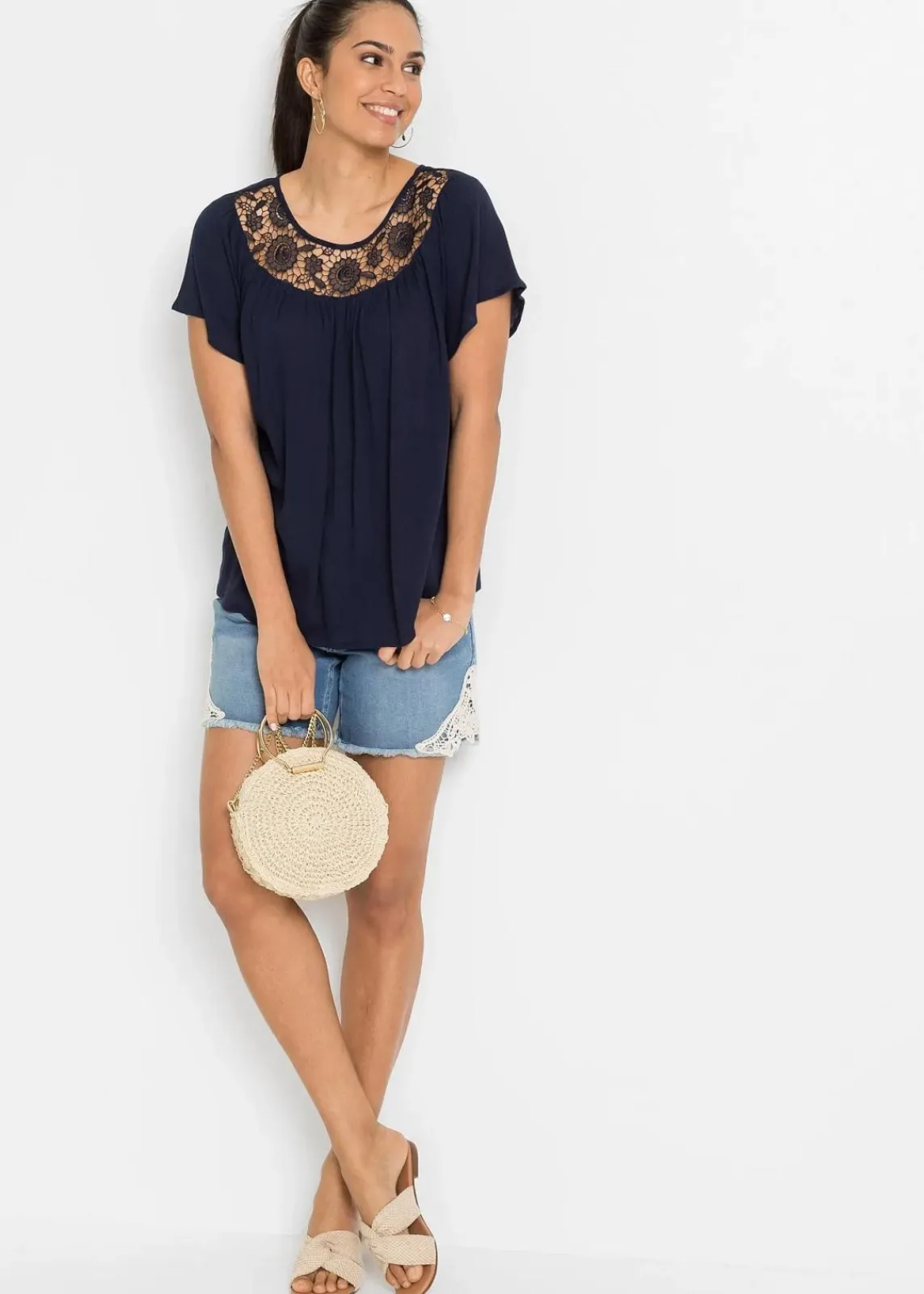 bonprix Nachhaltigere Materialien|Blusen & Tuniken^Bluse mit Spitze dunkelblau