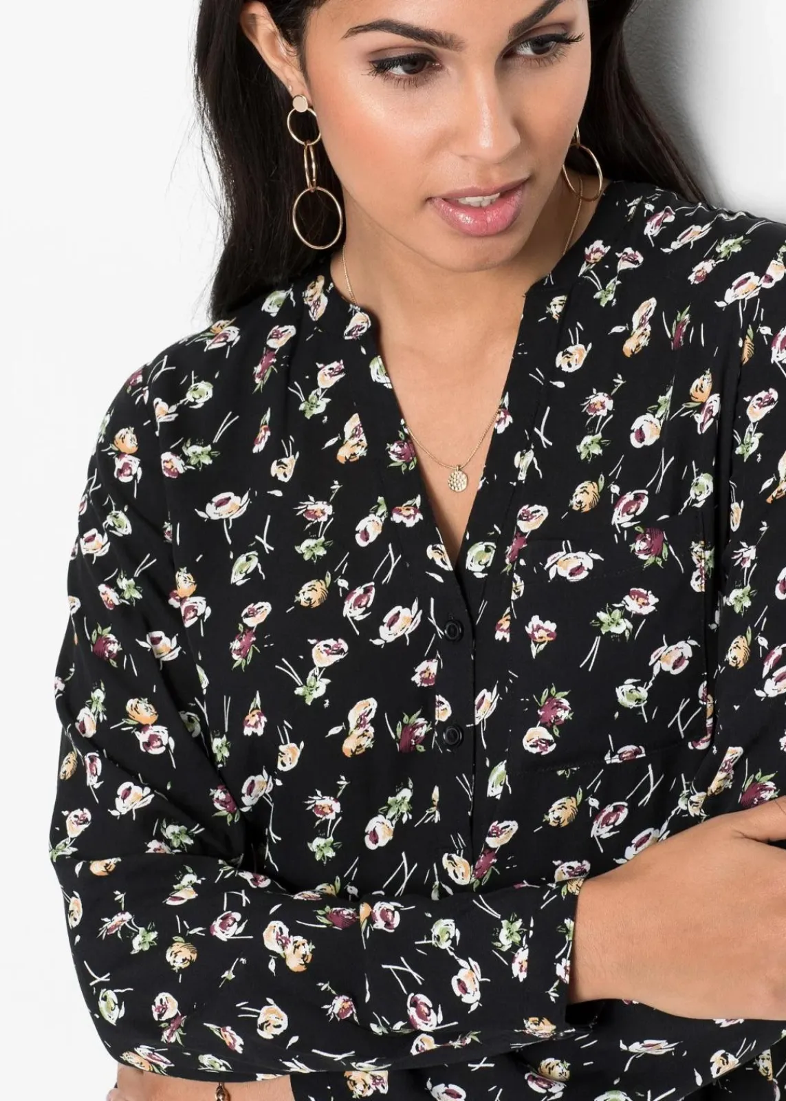 bonprix Bekleidung·Jacken & Mäntel|Nachhaltigere Materialien^Bluse mit V-Ausschnitt schwarz geblümt