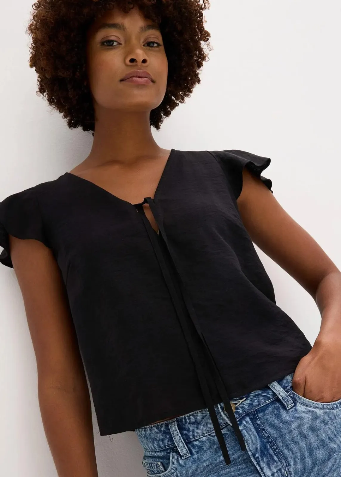 bonprix Zweiteiler & Sets|Blusen & Tuniken^Bluse mit Volantärmeln in Glanzoptik schwarz