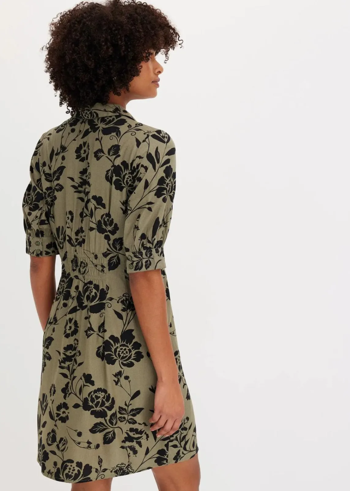 bonprix Kleider|Kurzgrößen^Blusenkleid aus fließender Viskose oliv/schwarz geblümt