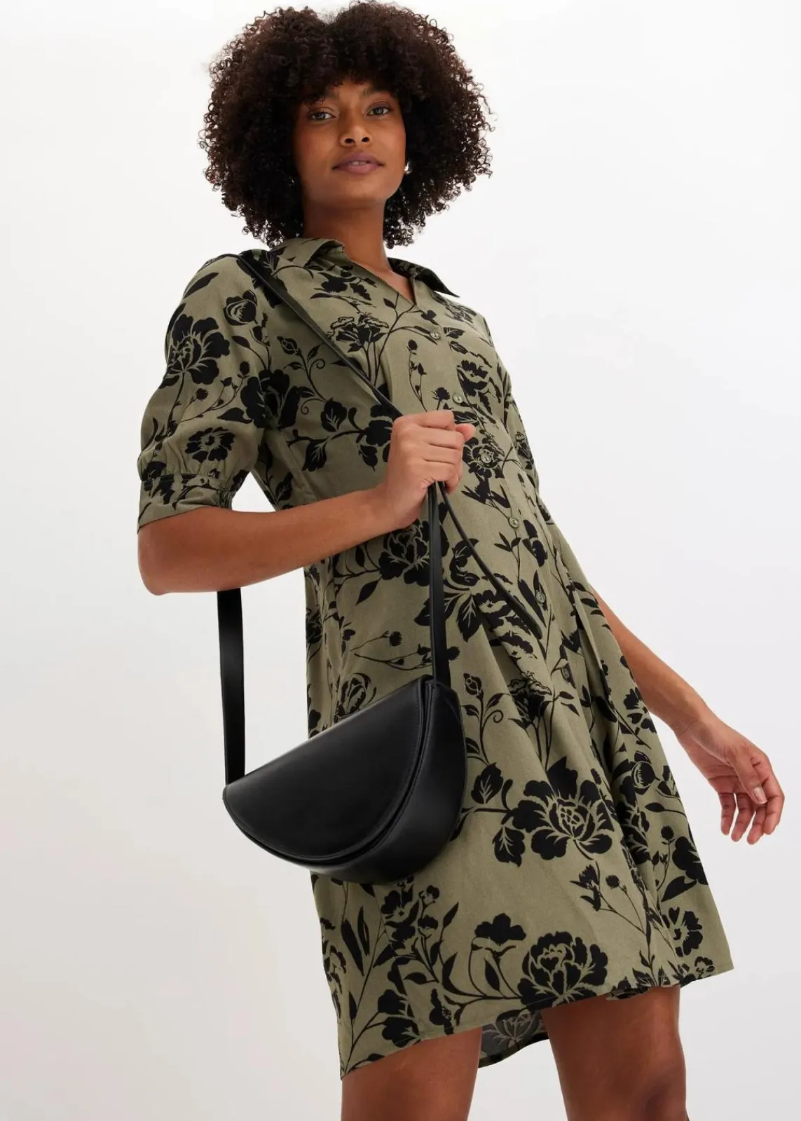 bonprix Kleider|Kurzgrößen^Blusenkleid aus fließender Viskose oliv/schwarz geblümt