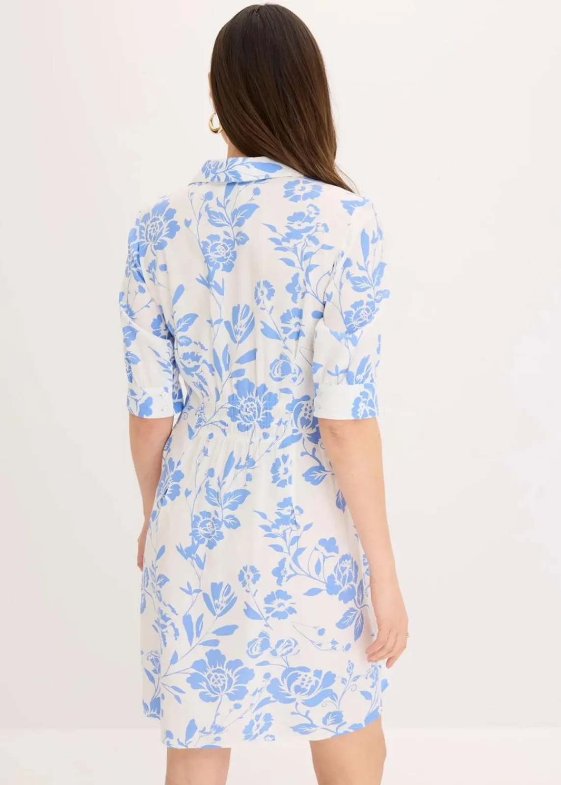 bonprix Kleider|Kurzgrößen^Blusenkleid aus fließender Viskose mittelblau/wollweiß