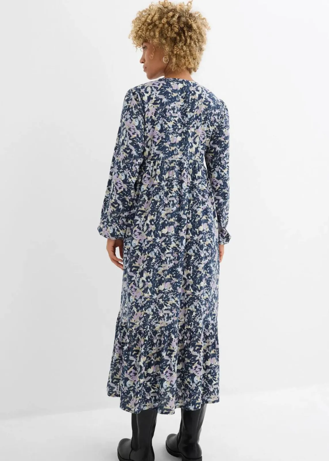 bonprix Kleider|Nachhaltigere Materialien^Blusenkleid aus fließender Viskose eisblau geblümt