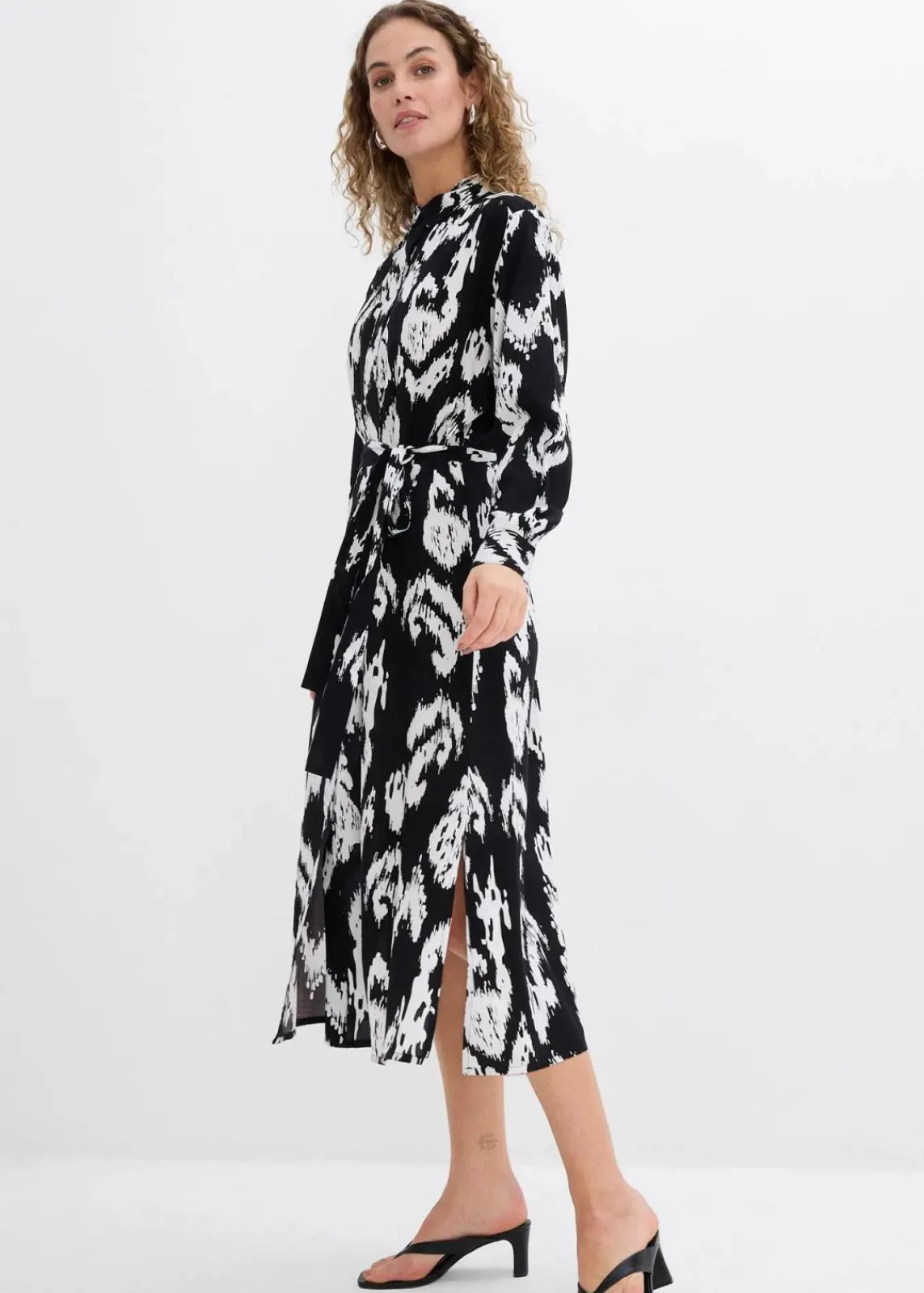 bonprix Bekleidung·Pullover & Strickjacken|Kleider^Blusenkleid aus fließender Viskose schwarz/wollweiß bedruckt