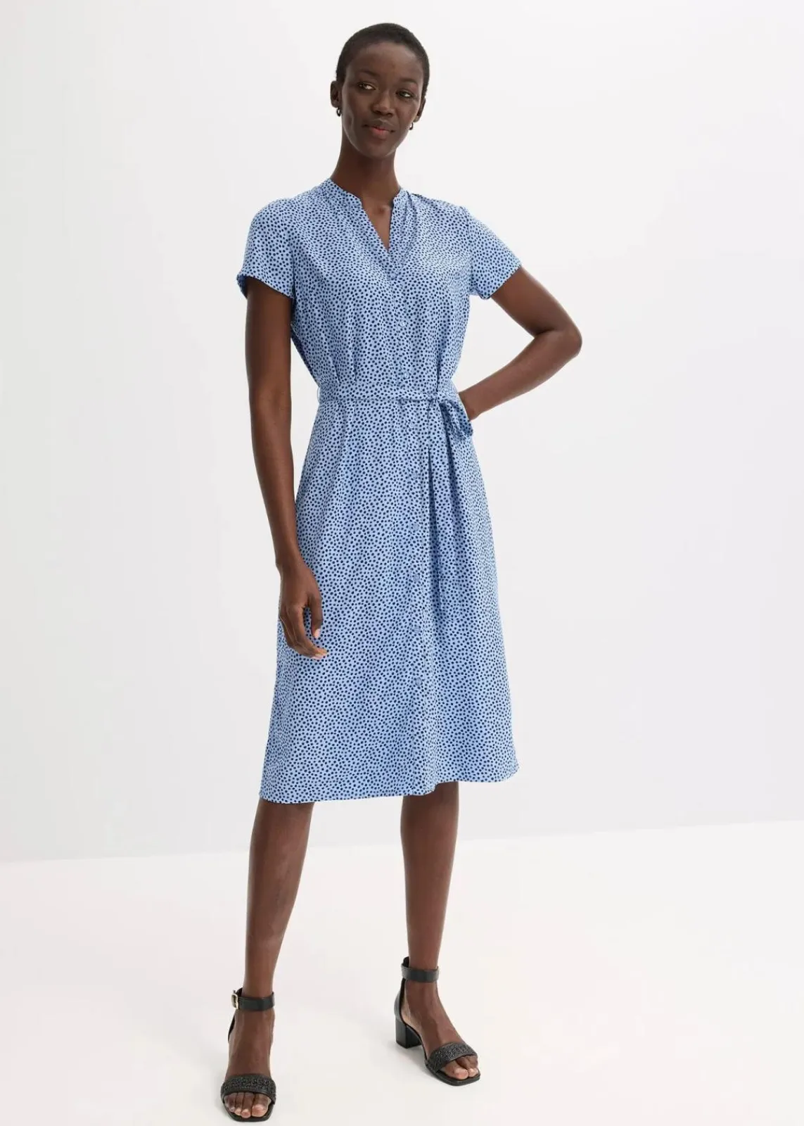 bonprix Kleider|Bekleidung·Pullover & Strickjacken^Blusenkleid mit Pünktchen mittelblau/dunkelblau gepunktet