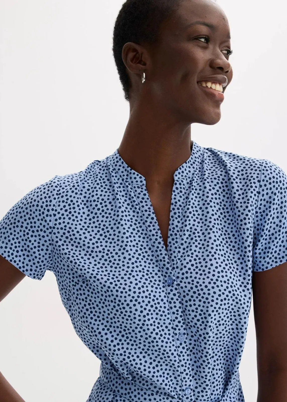 bonprix Kleider|Bekleidung·Pullover & Strickjacken^Blusenkleid mit Pünktchen mittelblau/dunkelblau gepunktet