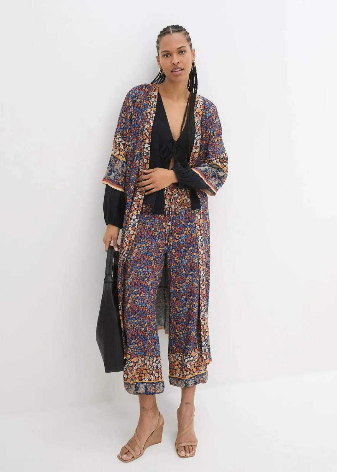 bonprix Bekleidung·Jacken & Mäntel|Blusen & Tuniken^Blusenmantel aus Viskose dunkelblau/hellsand/honig paisley