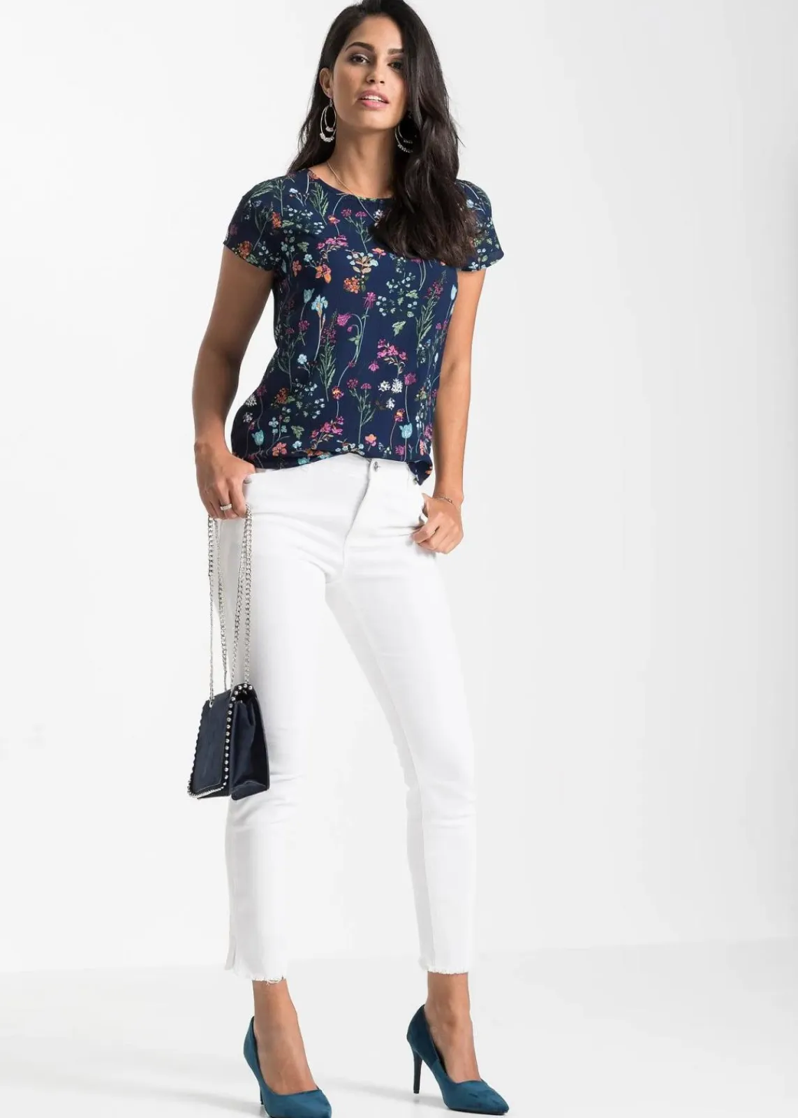 bonprix Bekleidung·Jacken & Mäntel|Blusen & Tuniken^Blusenshirt mitternachtsblau geblümt