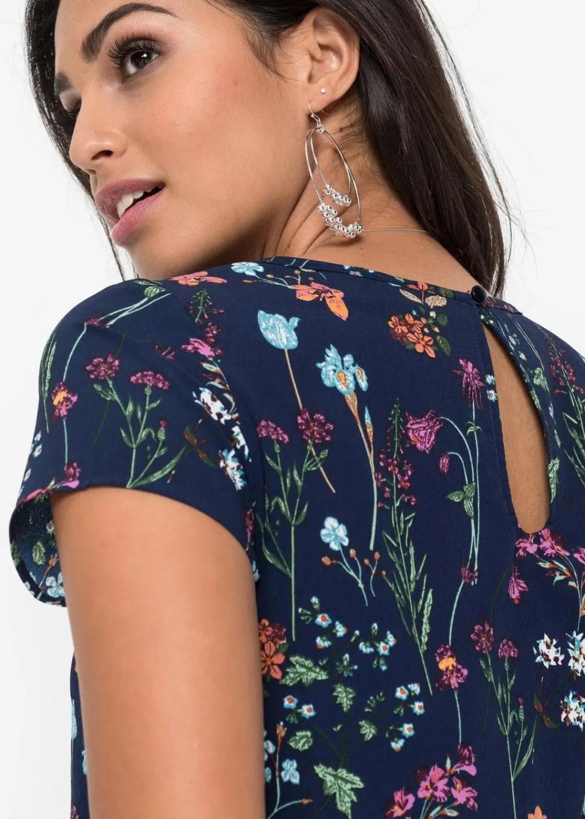 bonprix Bekleidung·Jacken & Mäntel|Blusen & Tuniken^Blusenshirt mitternachtsblau geblümt