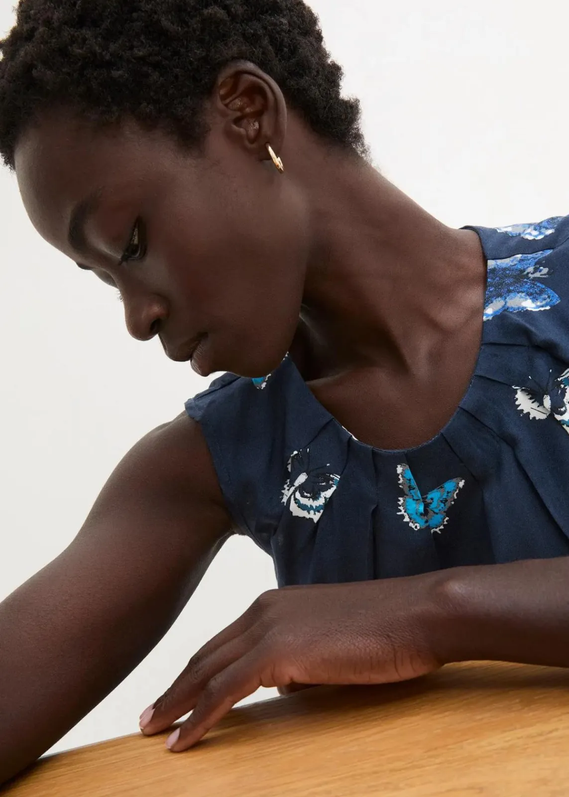 bonprix Shirts & Tops|Blusen & Tuniken^Blusentop aus fließender Viskose dunkelblau bedruckt