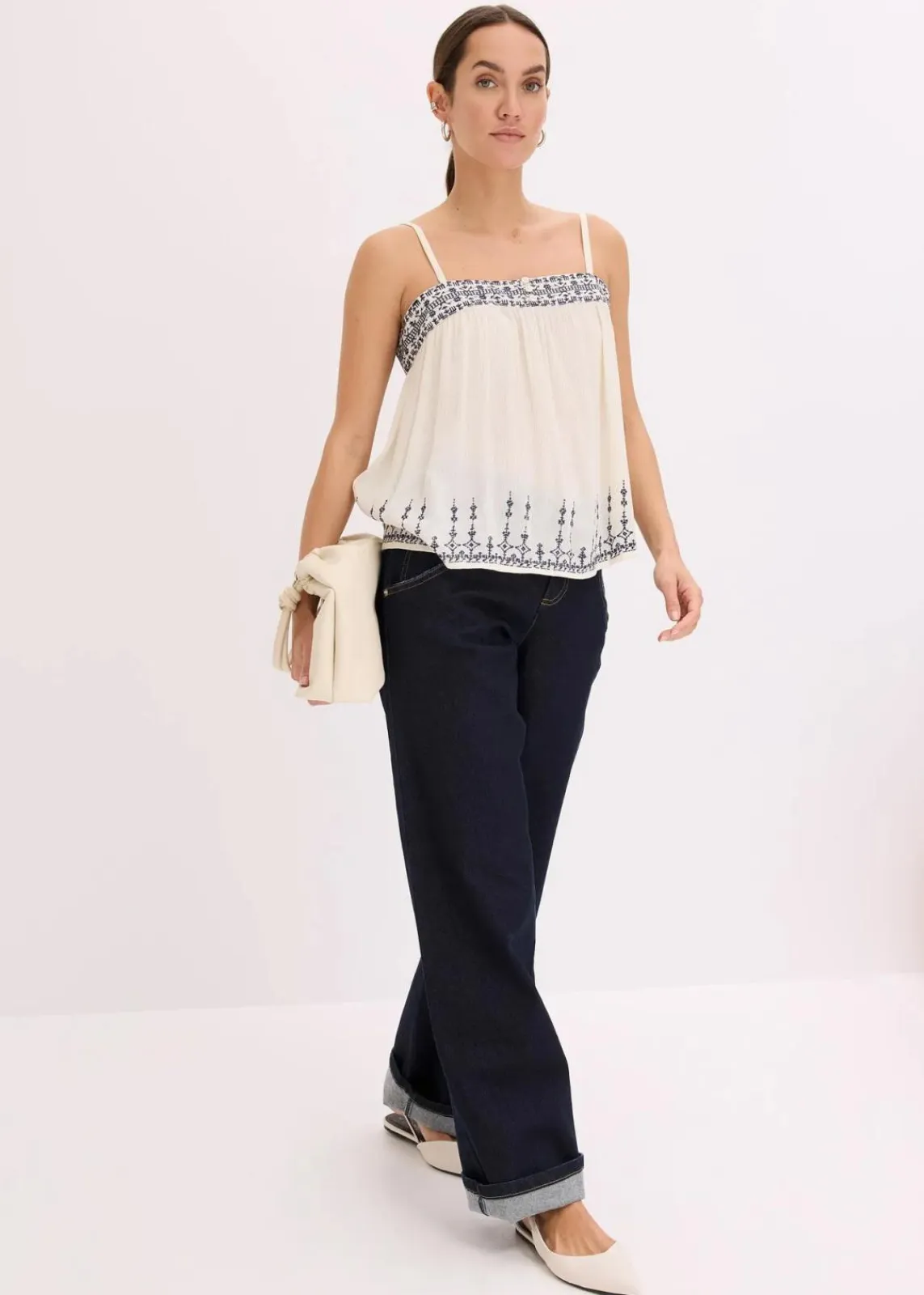 bonprix Shirts & Tops^Blusentop mit Stickerei natur/dunkelblau