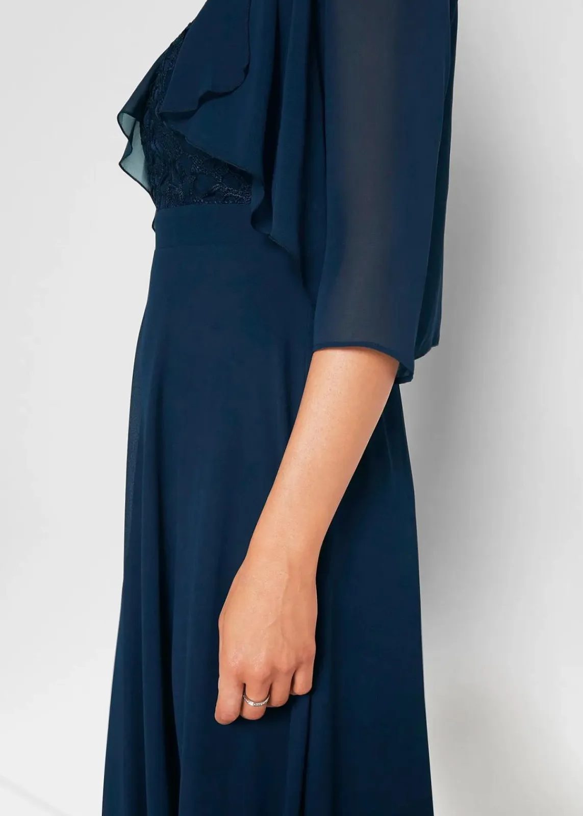 bonprix Bekleidung·Hosen|Nachhaltigere Materialien^Bolero aus feinem Chiffon dunkelblau
