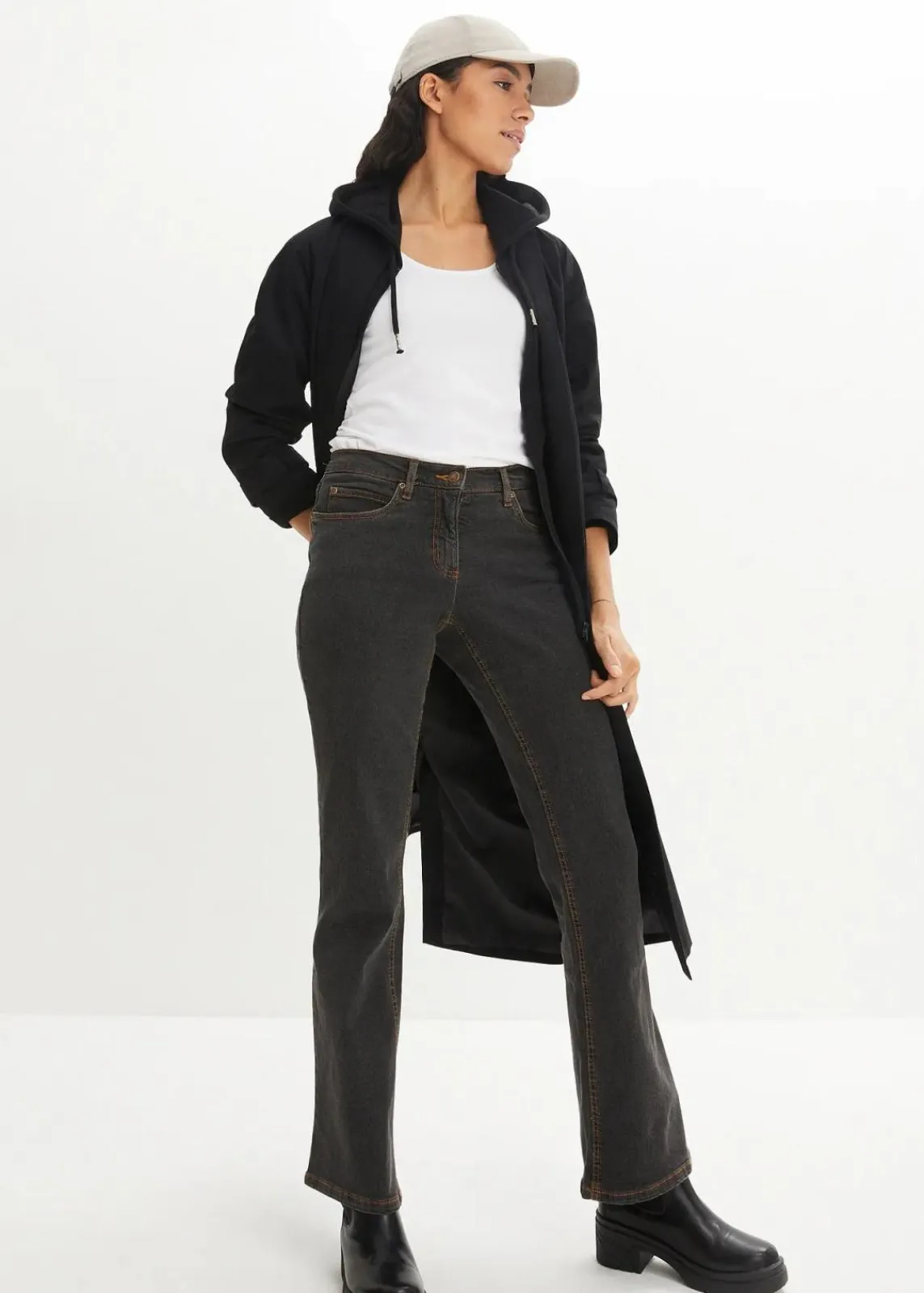 bonprix Jeans|Kurzgrößen^Bootcut Jeans High Waist, Stretch schwarz