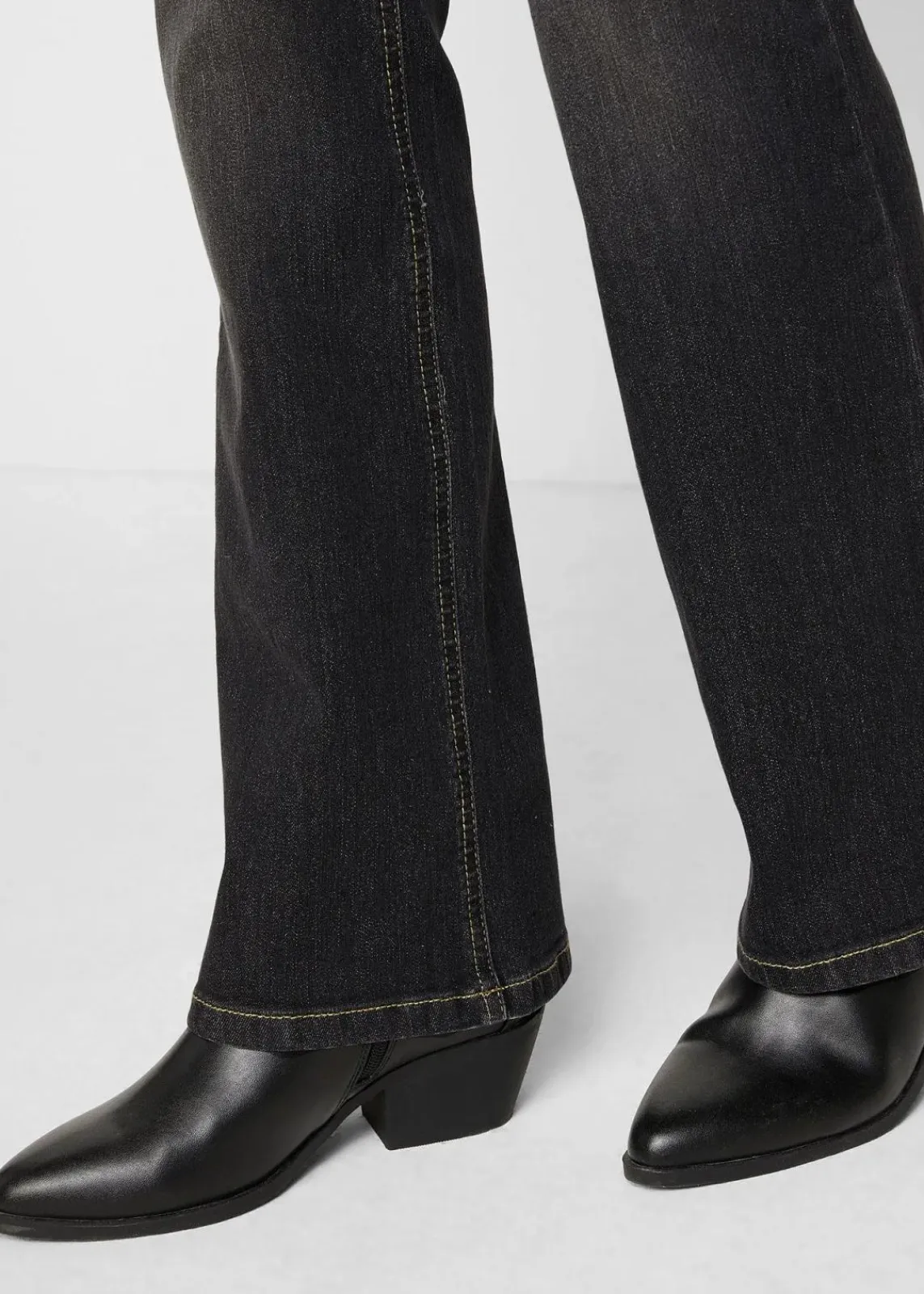 bonprix Jeans|Bekleidung·Shirts & Tops^Bootcut Jeans Mid Waist, Komfort-Stretch schwarz denim used
