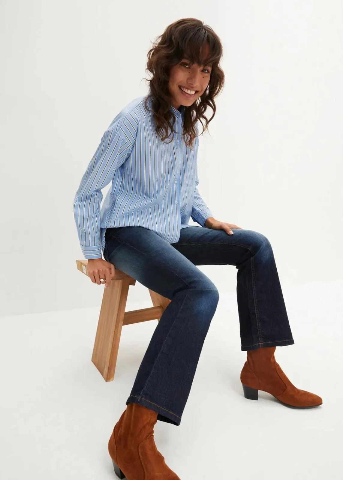 bonprix Kurzgrößen|Bekleidung·Shirts & Tops^Bootcut Jeans Mid Waist, Stretch dunkelblau used