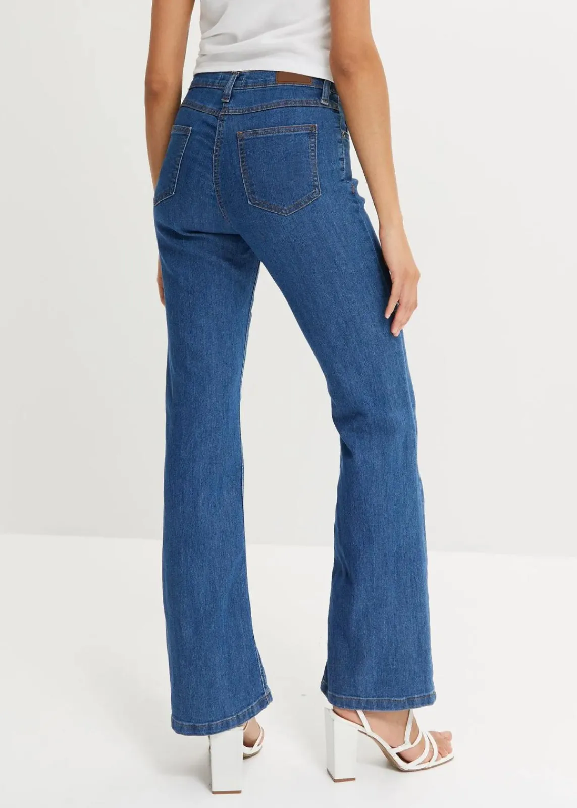 bonprix Jeans|Kurzgrößen^Bootcut Jeans Mid Waist, Stretch blau
