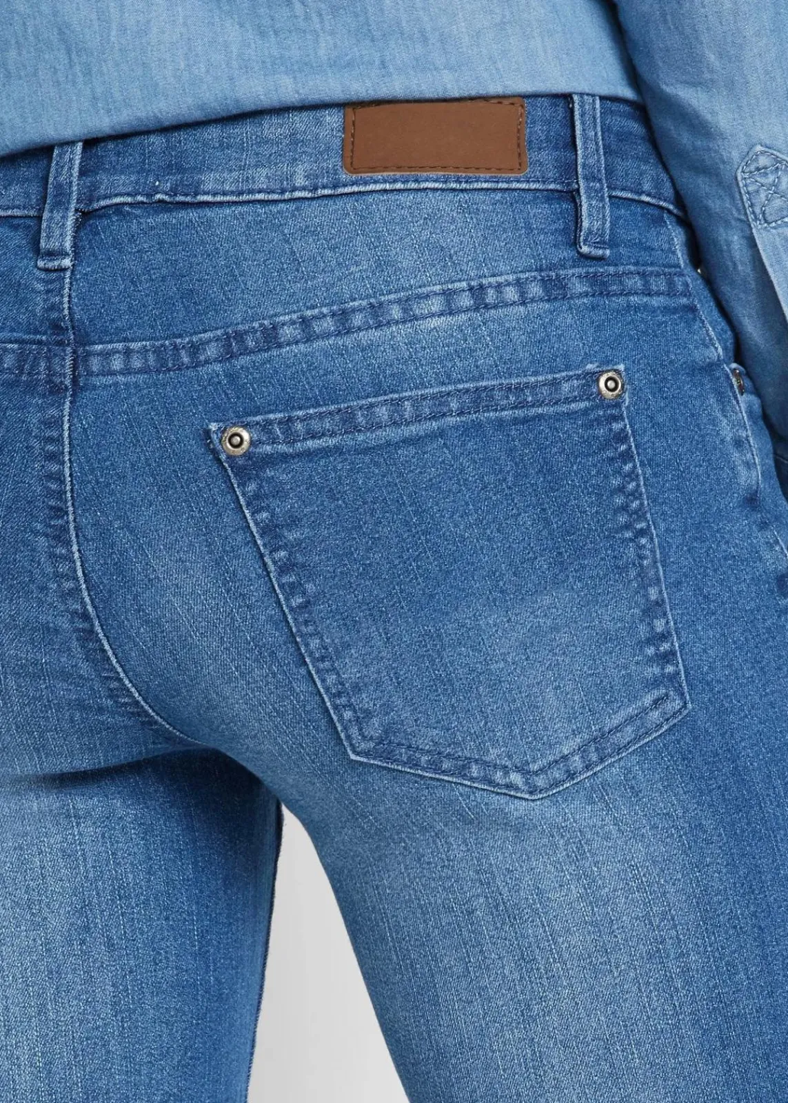 bonprix Jeans|Kurzgrößen^Bootcut Jeans Mid Waist, Stretch blau used