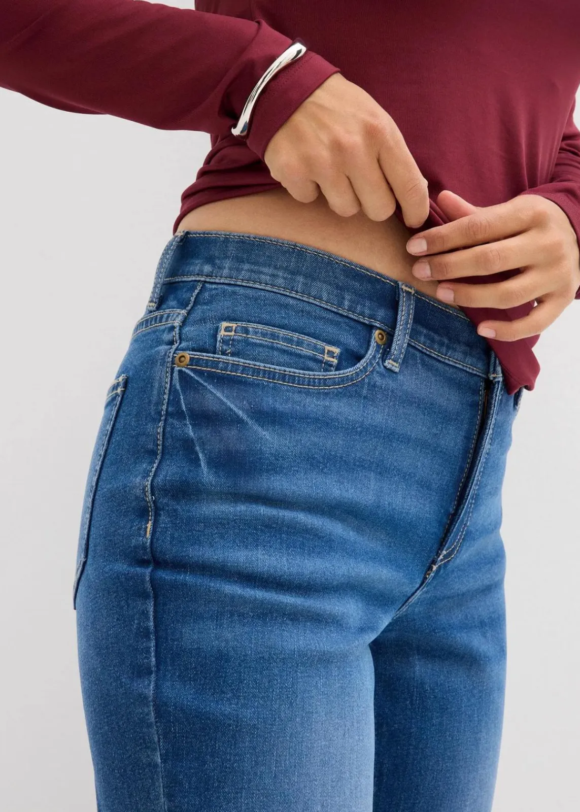 bonprix Bekleidung·Shirts & Tops|Jeans^Bootcut-Jeans Mid Waist mittelblau denim used