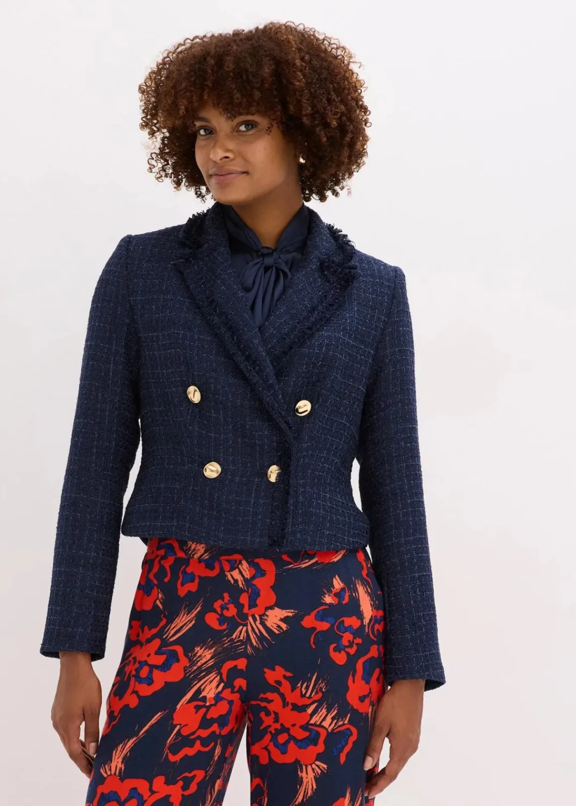 bonprix Bekleidung·Basics|Nachhaltigere Materialien^Bouclé-Blazer mit dekorativen Knöpfen dunkelblau