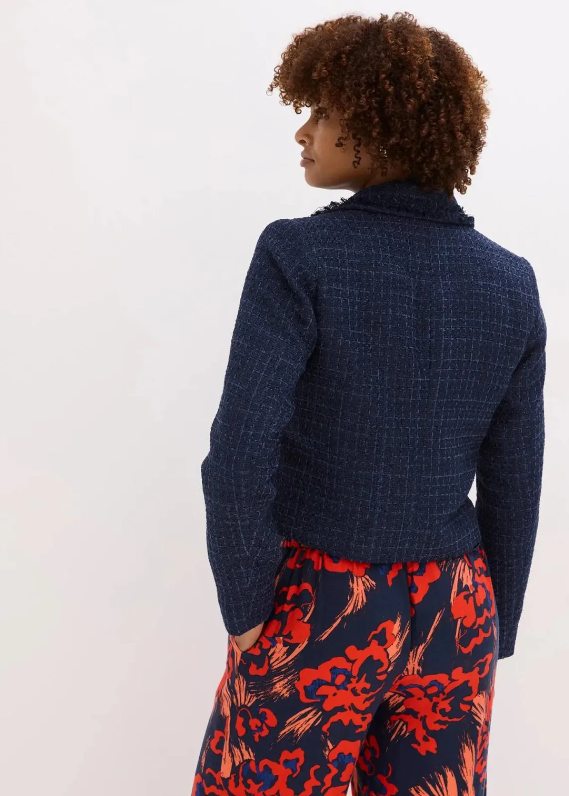 bonprix Bekleidung·Basics|Nachhaltigere Materialien^Bouclé-Blazer mit dekorativen Knöpfen dunkelblau