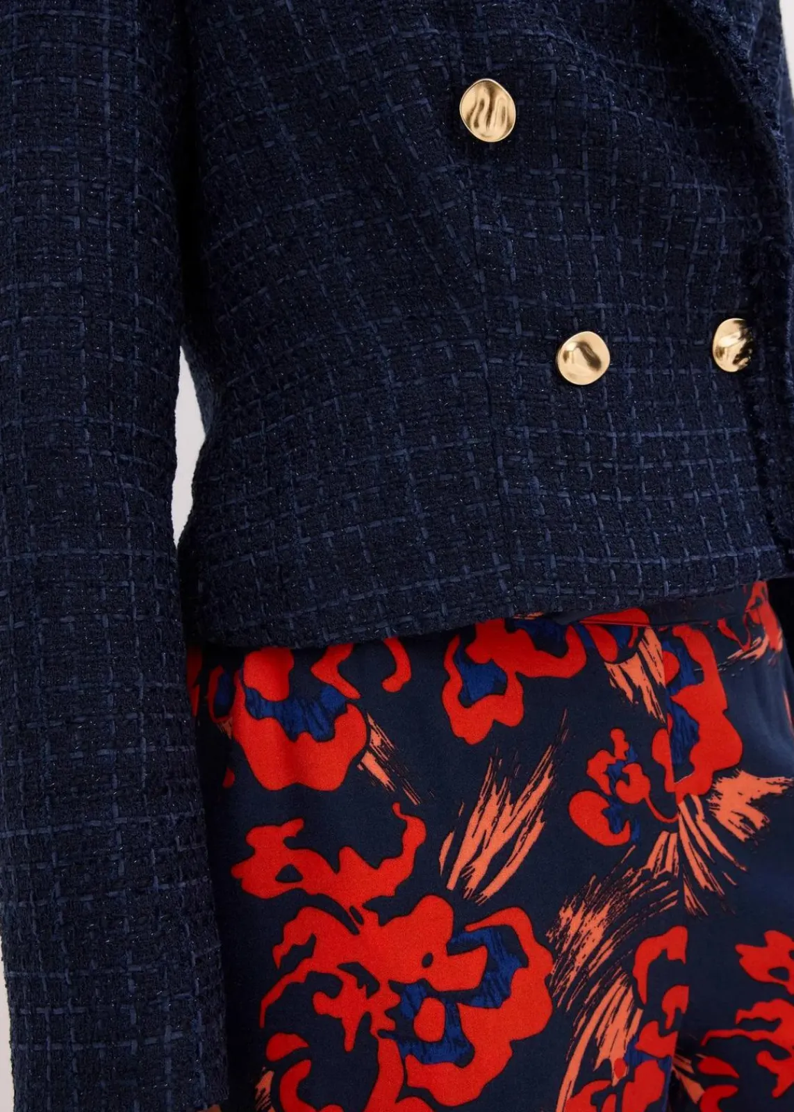 bonprix Bekleidung·Basics|Nachhaltigere Materialien^Bouclé-Blazer mit dekorativen Knöpfen dunkelblau
