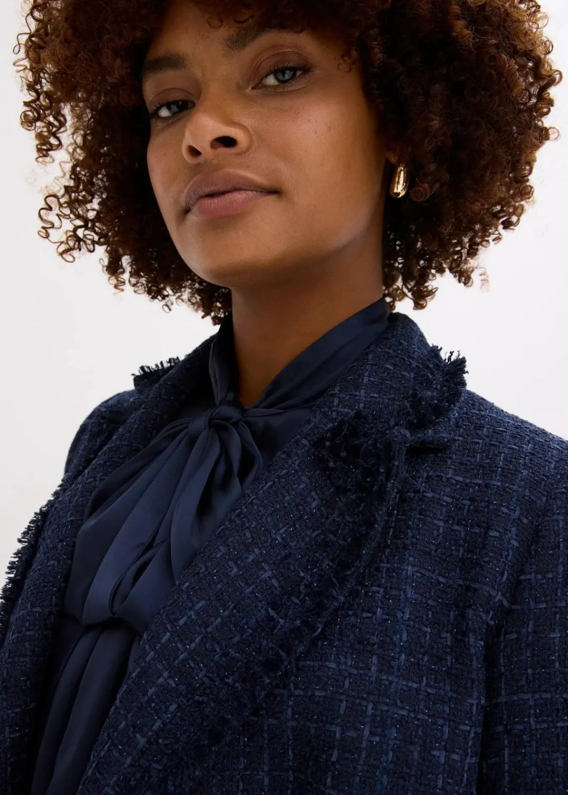 bonprix Bekleidung·Basics|Nachhaltigere Materialien^Bouclé-Blazer mit dekorativen Knöpfen dunkelblau