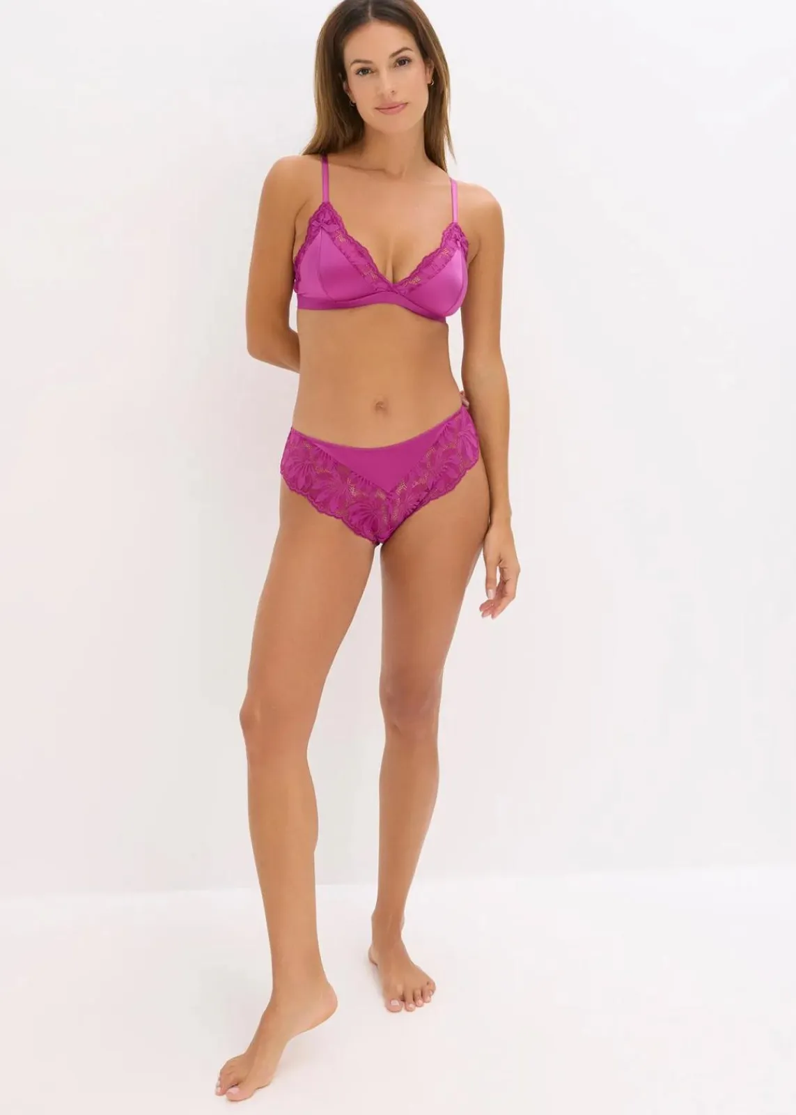 bonprix Dessous|Bhs^Bralette aus glänzendem Material dunkelfuchsia