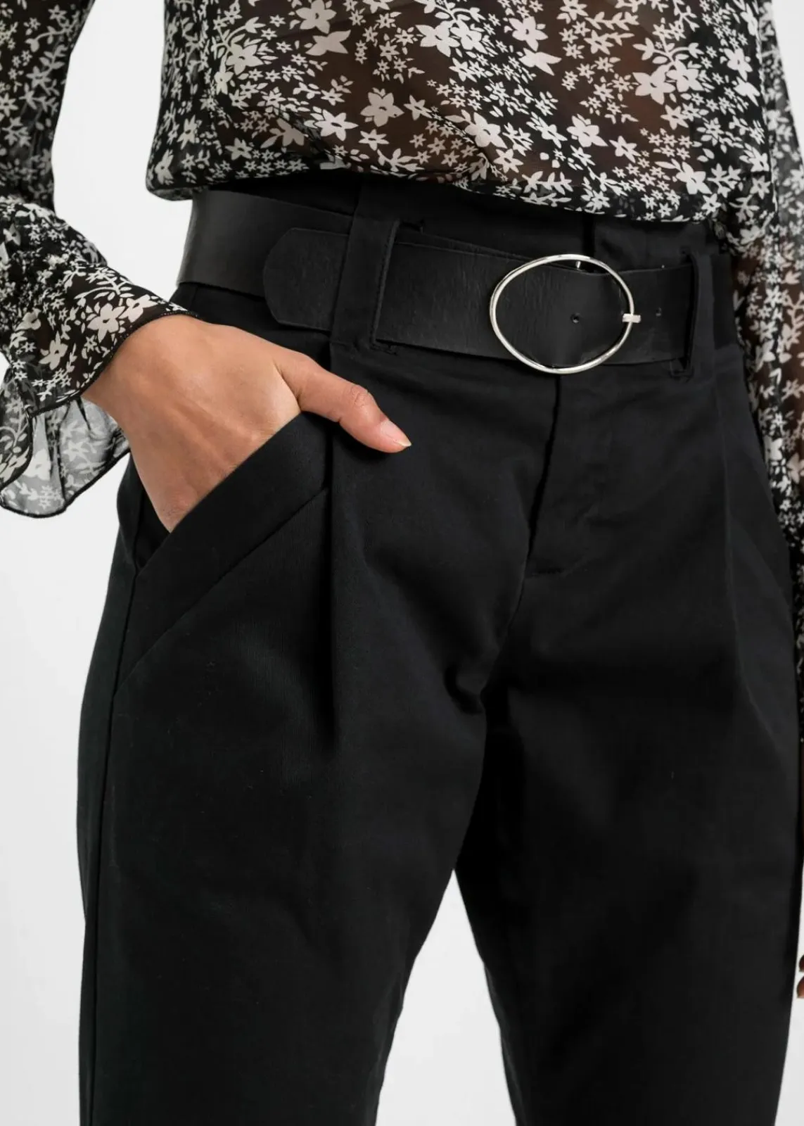 bonprix Hosen^Bundfaltenhose aus Baumwolle schwarz
