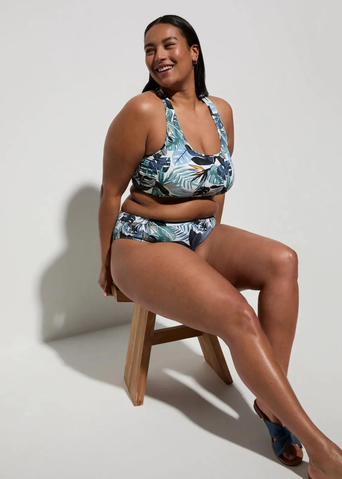 bonprix Nachhaltigere Materialien|Sport Bademode^Bustier-Bikini mit gekreuzten Trägern (2-tlg.Set) grün floral
