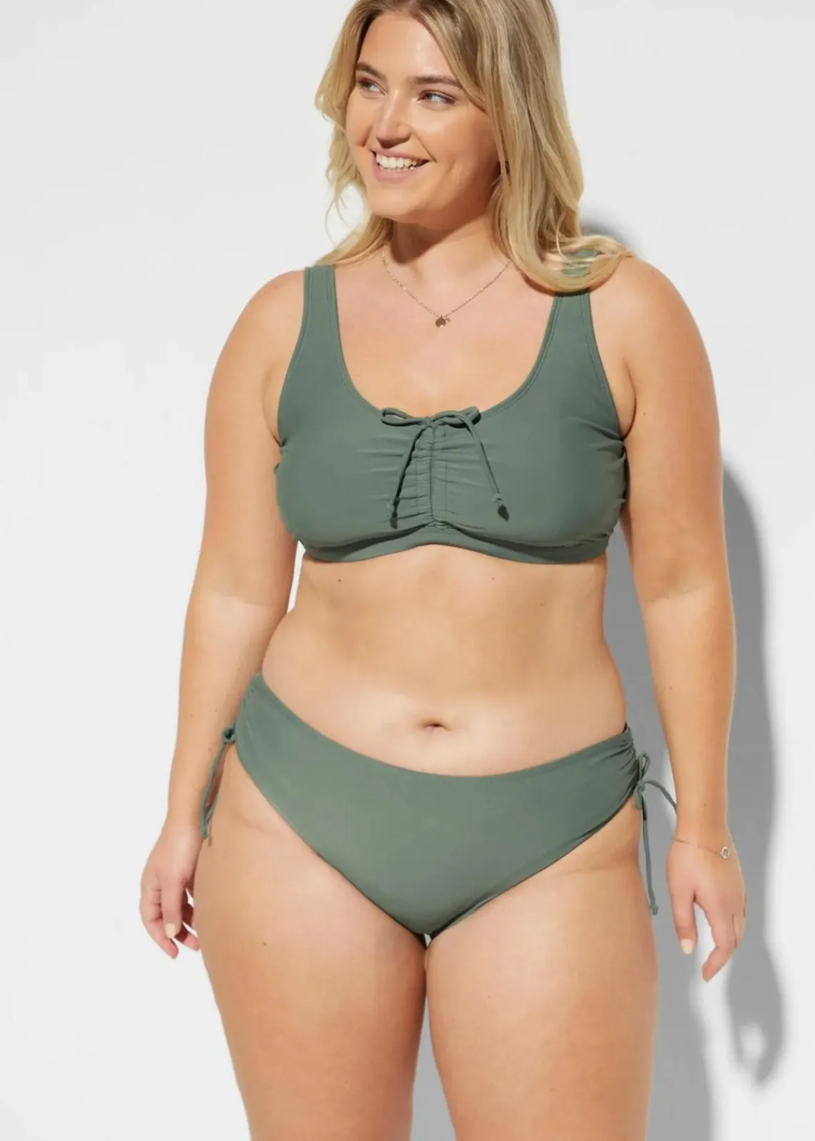 bonprix Nachhaltigere Materialien|Bikinis^Bustier-Bikini (2-tlg.Set) mit Bindeband oliv